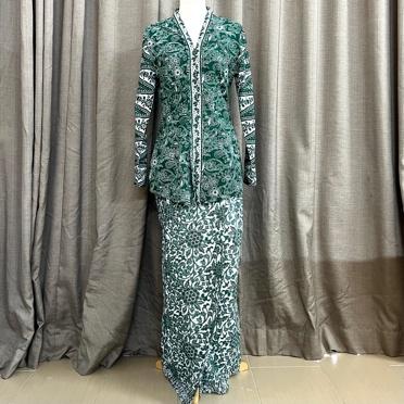 Handmade Baju Kebaya from a Two Moles sewing class