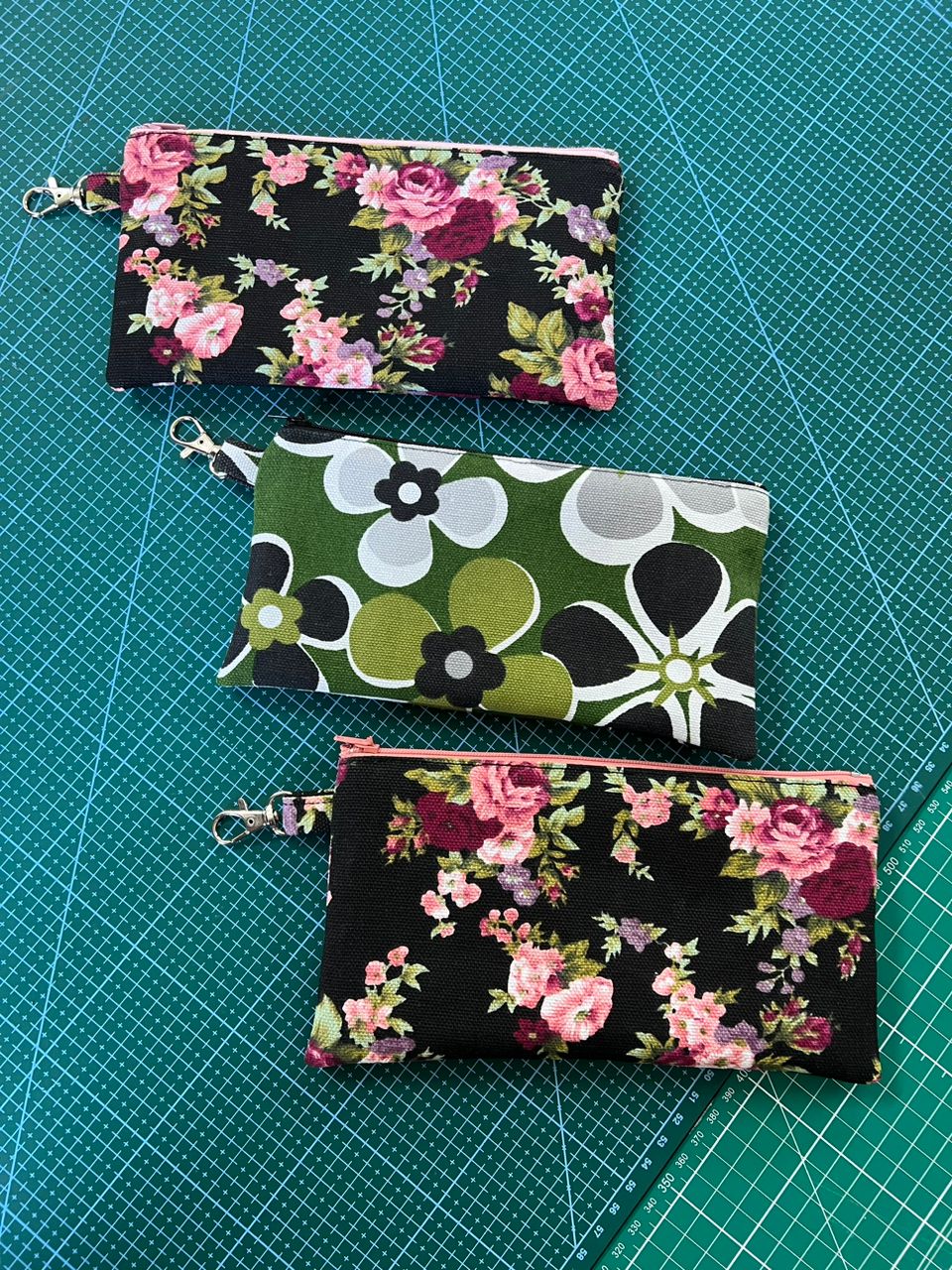 Handmade zipper pouch, a beginner sewing make